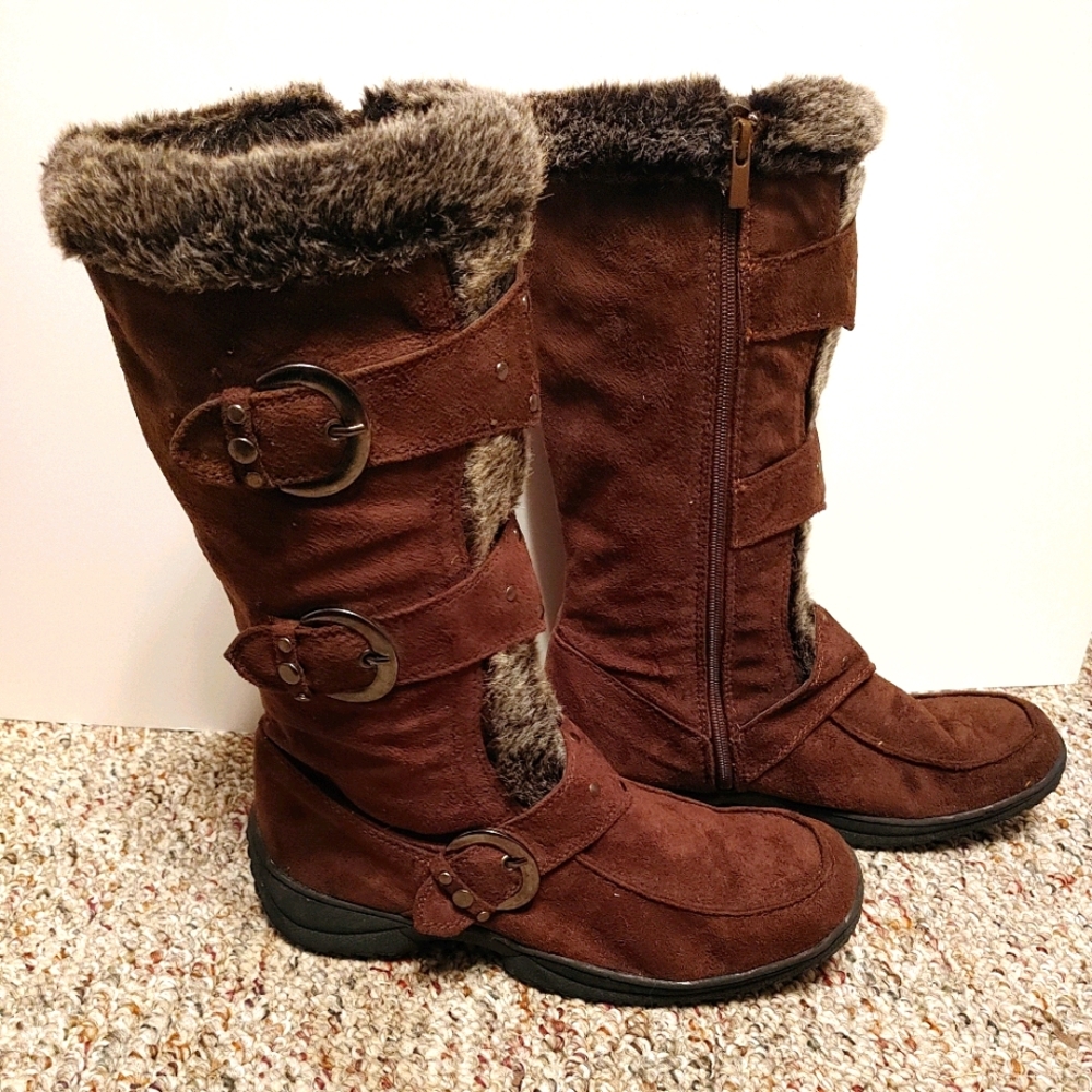 Womans boots...sz 9